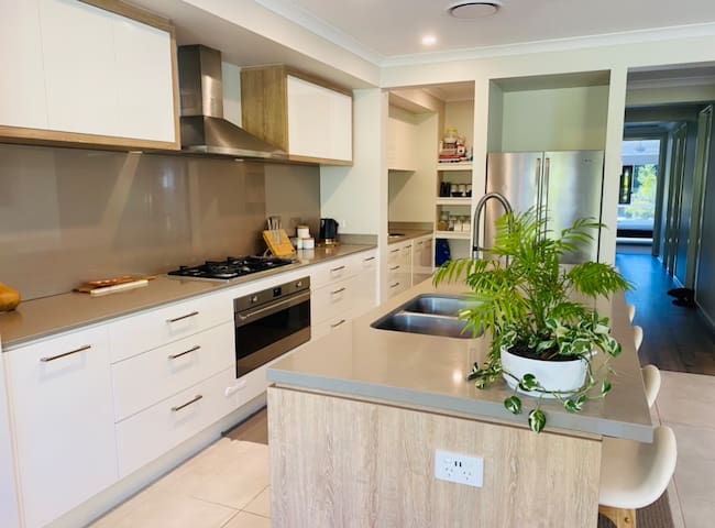 Near New 3 bedroom home with pool Peregian Beach