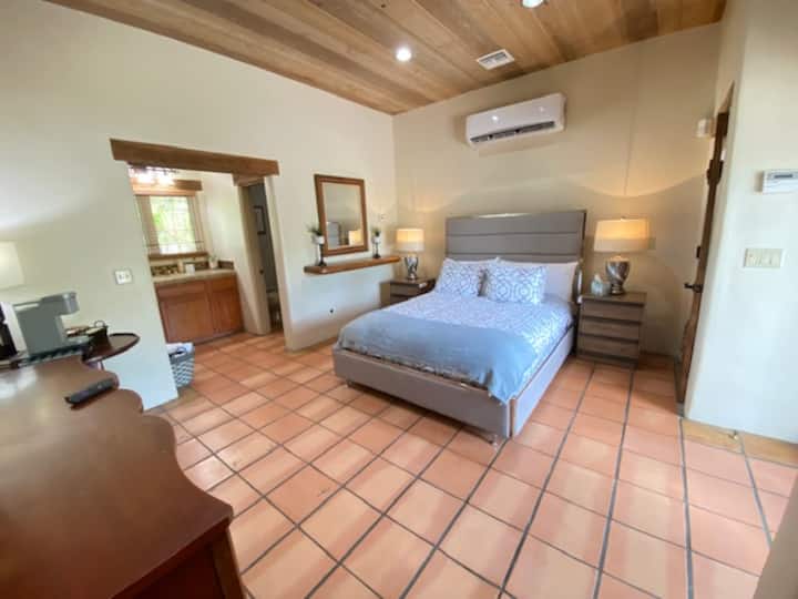 Casita Iliyo na friji ndogo, mikrowevu na Keurig
