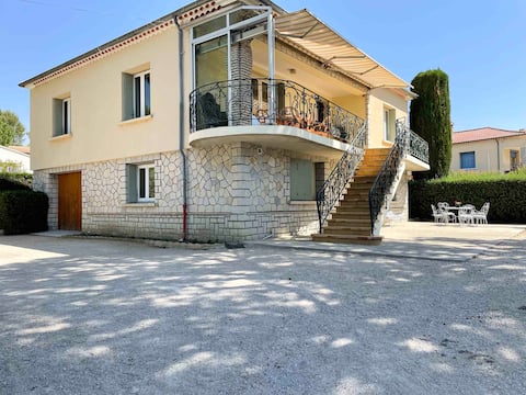 Villa with private heated pool Sablet 12 people