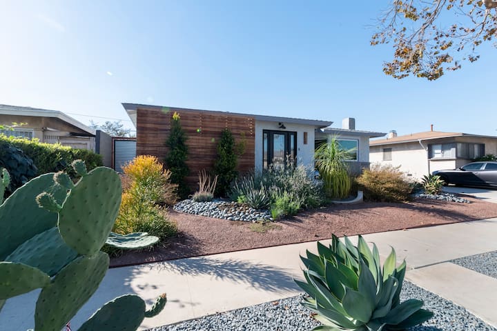 Modern Renovated 3 Bedroom Home w/ Pool Hot Tub