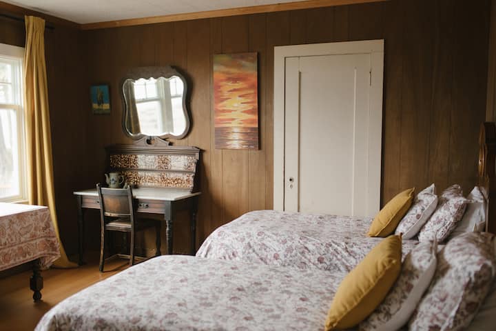 Chumba cha kulala cha wageni - Vitanda viwili vya ukubwa wa pacha w/view