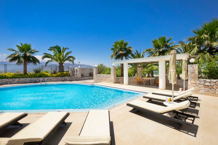 Epavlis Akrotiri, 5 BD, 130 sqm private pool, chic gallery image 4
