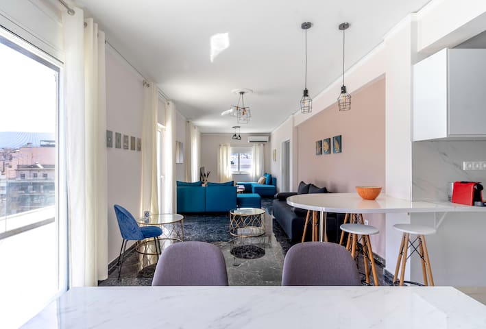 Koukaki Spacious & Bright Penthouse, Free Parking!