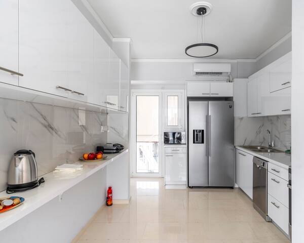 Koukaki Spacious & Bright Penthouse, Free Parking! gallery image 3