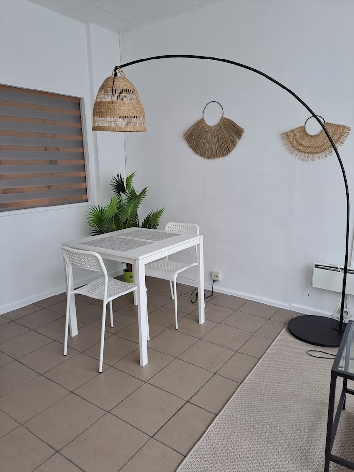 Studio  2 Pièces : 1 Séjour /Cuisine Et 1 Chambre - Braine-l'Alleud
