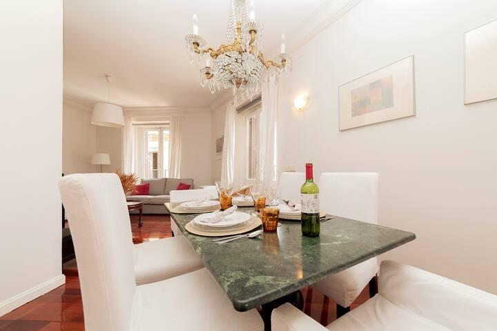 Regio Esquinazo / Calle Mayor y Cava de San Miguel gallery image 2