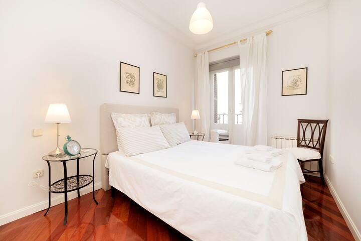 Regio Esquinazo / Calle Mayor y Cava de San Miguel gallery image 5