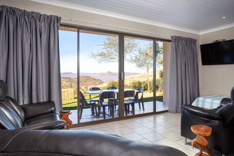 Self Catering unit with Dam View
