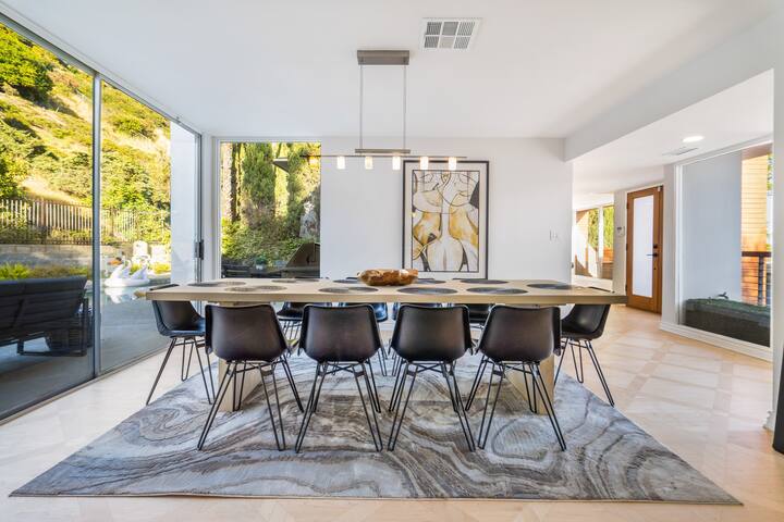 Sophisticated Home in Hollywood Hills w/ Pool gallery image 3