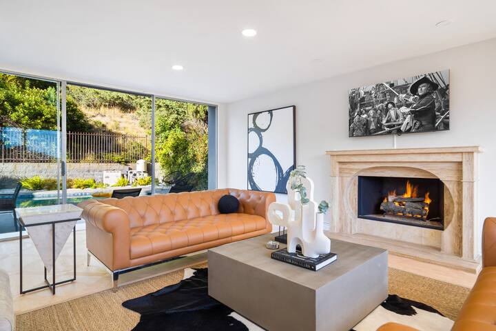 Hollywood Hills Contemporary Home w/ Pool & Spa gallery image 3