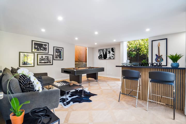 Sophisticated Home in Hollywood Hills w/ Pool gallery image 4