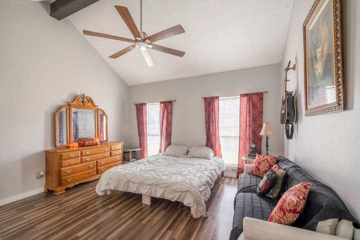 Spacious Private 1br 1ba In Modern Lake Houston - Crosby, TX