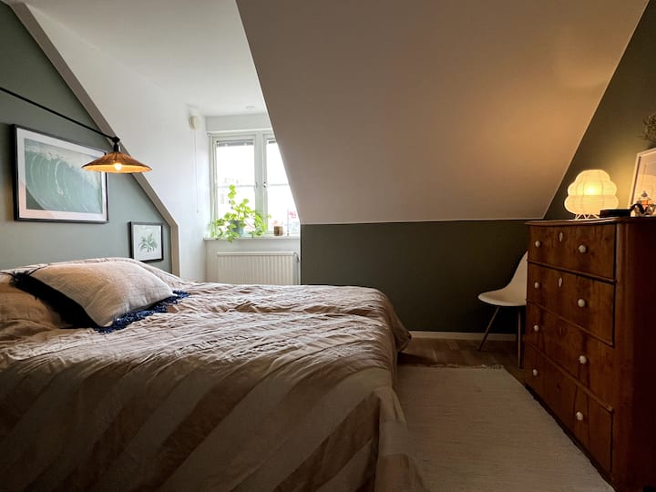 Chumba cha 2 cha kulala chenye kitanda cha sentimita 160 ambacho kinaweza kutumiwa pamoja na vitanda viwili 80 