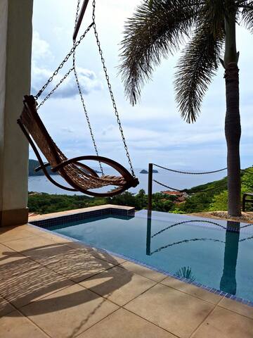 Villa for 6 - Best ocean view in town!