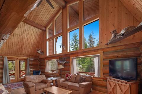 Spacious Family Log Home 9 Mi to Glacier Firepit