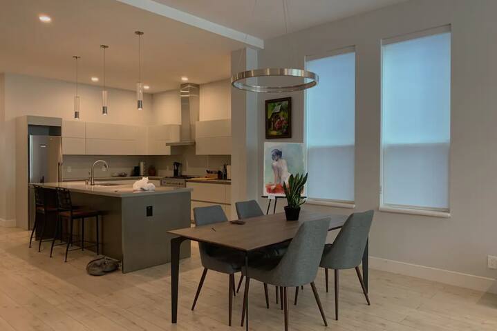 Beautiful, clean, spacious apartment with yard gallery image 5