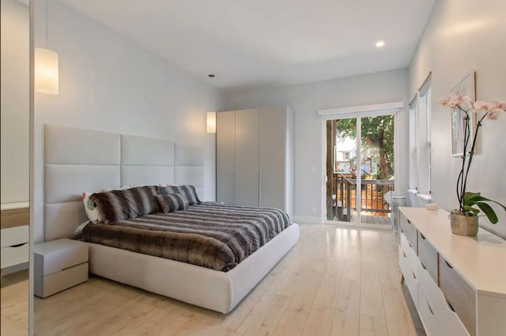 Beautiful, clean, spacious apartment with yard