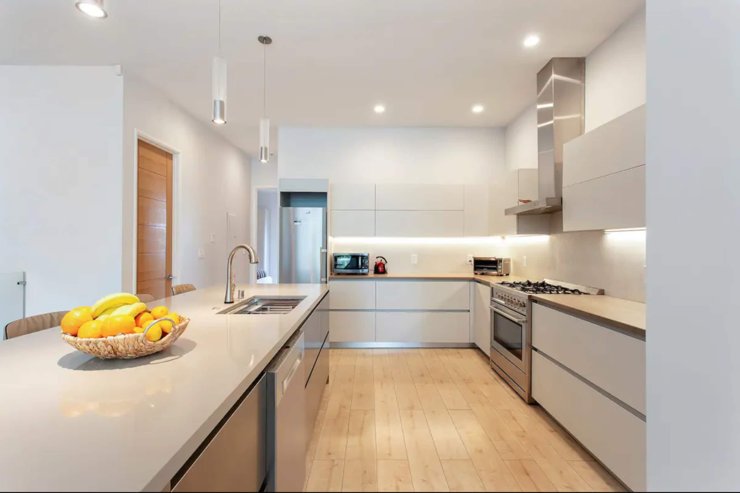 Condo in San Francisco · ★4.91 · 3 bedrooms · 3 beds · 3 baths - Image 5