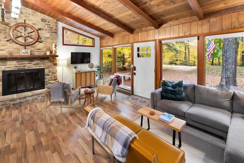 Pet-Friendly, Cozy Cottage in Northern Door County