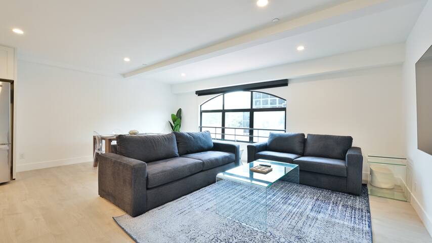 Lovely beachside 2-bedroom Apartment gallery image 2