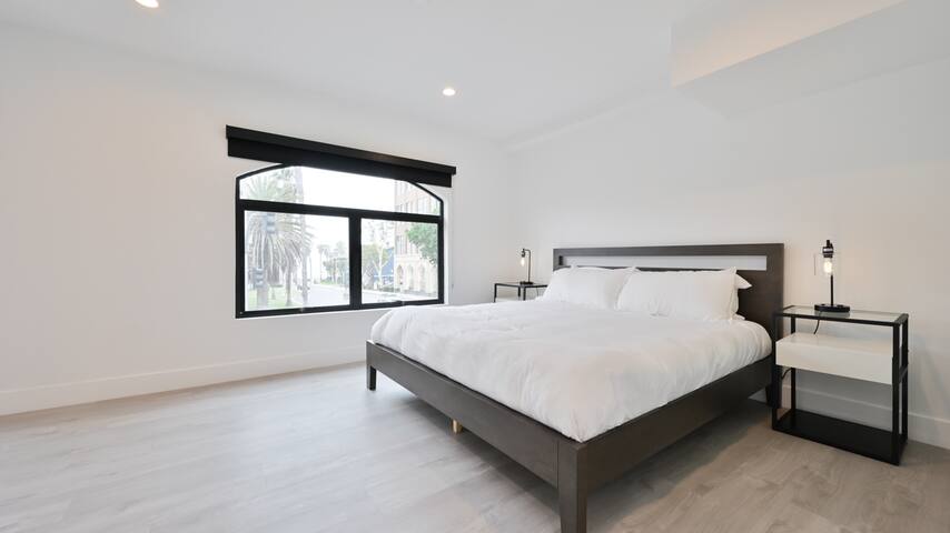 Lovely beachside 2-bedroom Apartment gallery image 4