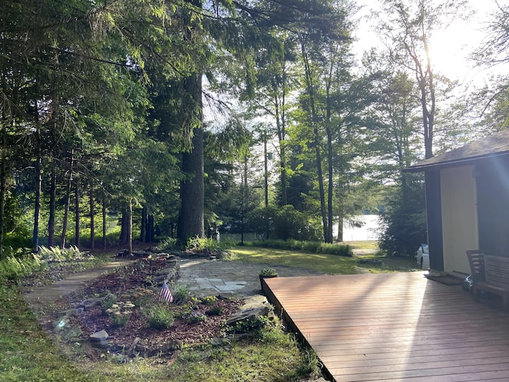 Huckleberry Lodge Lakeside 2 hours from NYC! Cabins for Rent in