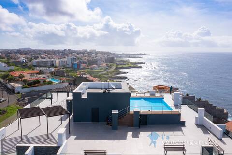 3 bdr aprt, best seaview,  rooftop pool - LCGR