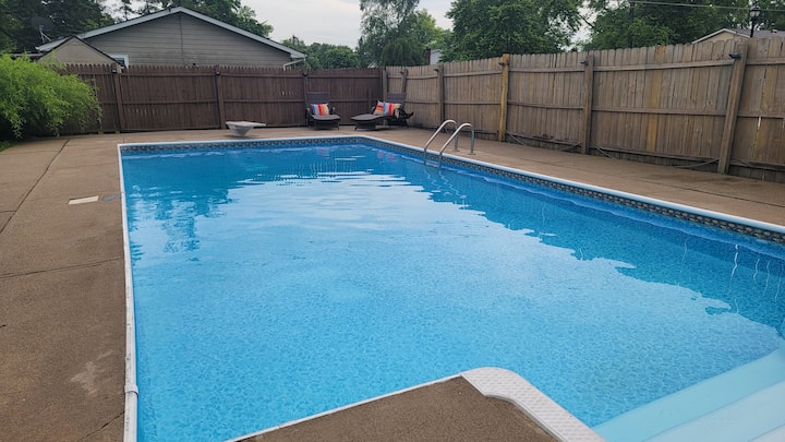 Private Pool, Firepit, BBQ - A FUN place to RELAX.