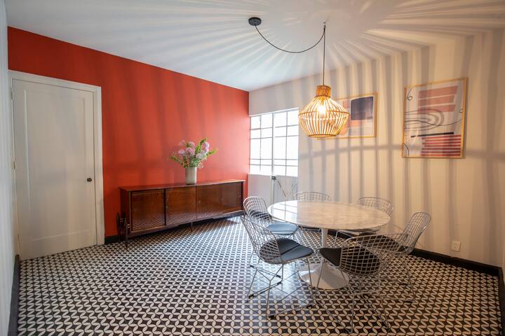 2 APT TOGETHER! GREAT LOCATION. UP TO 12 PPL! gallery image 3