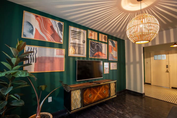 2 APT TOGETHER! GREAT LOCATION. UP TO 12 PPL!