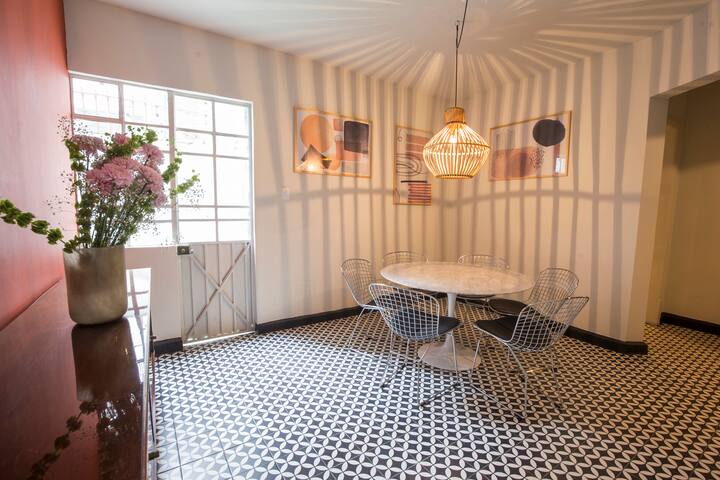 2 APT TOGETHER! GREAT LOCATION. UP TO 12 PPL! gallery image 4