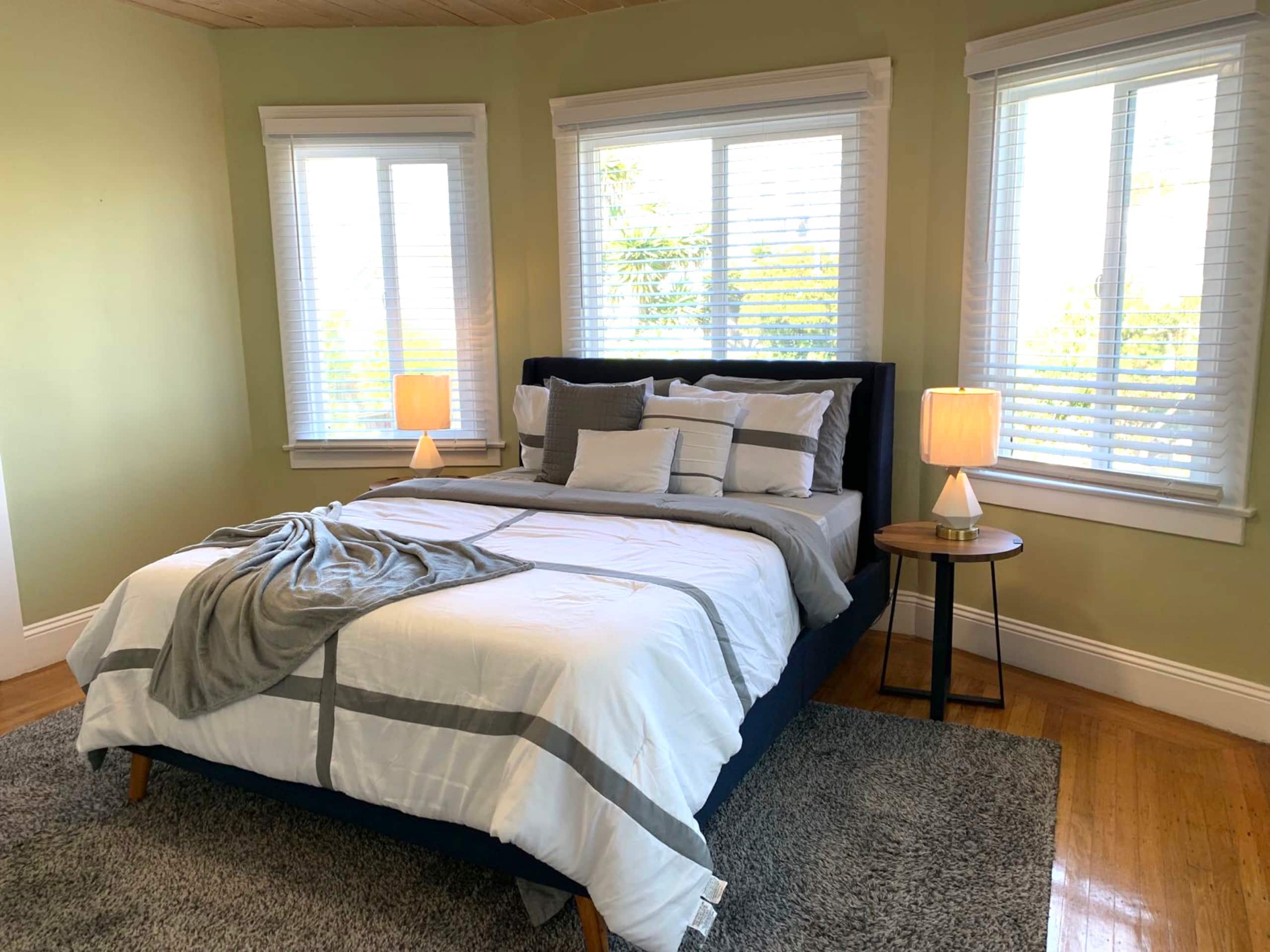 Home in San Francisco · ★4.95 · 3 bedrooms · 3 beds · 1 bath - Image 6