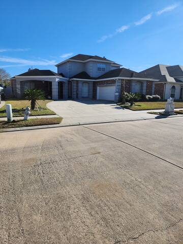 4 Bedroom, pool, outdoor kitchen with half bath.