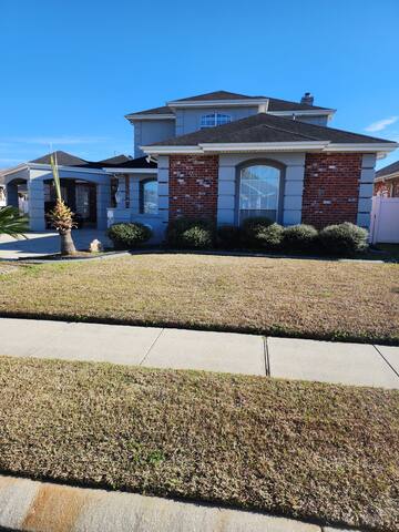 4 Bedroom, pool, outdoor kitchen with half bath. gallery image 3