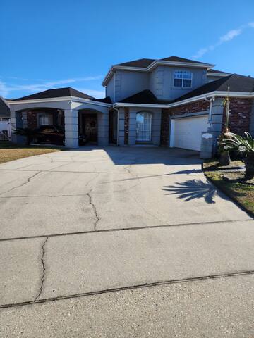 4 Bedroom, pool, outdoor kitchen with half bath. gallery image 2