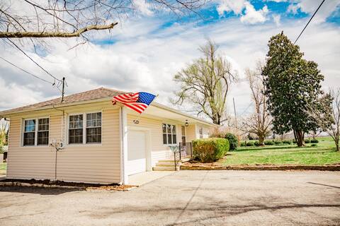 Lindsey's Cozy Farm Cottage Hiking/Fishing-Queen