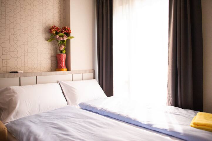 Condo. GROUP of 12 guests@Chinatown airport2ways#1 gallery image 3