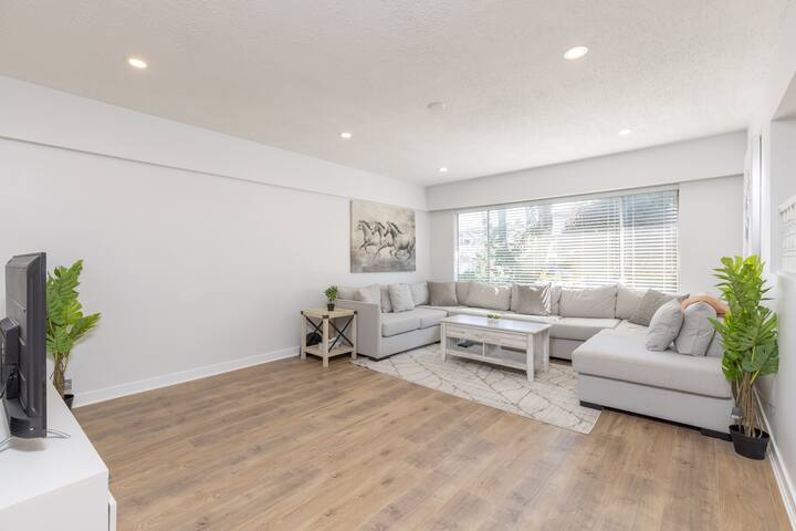 Centrally located three bedroom two bathroom home gallery image 5