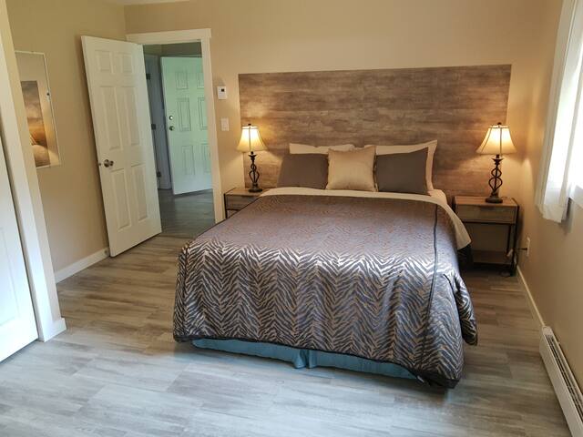 Forest Cove two bedroom 3 beds guest suite gallery image 5