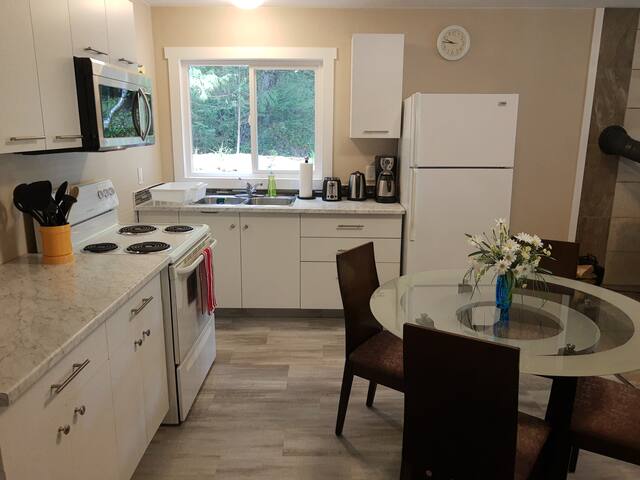 Forest Cove two bedroom 3 beds guest suite gallery image 4