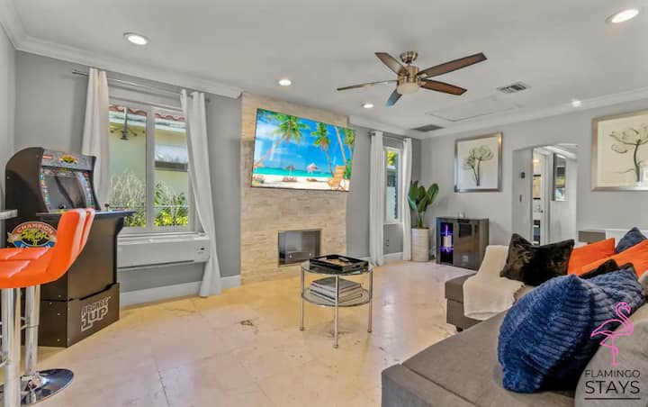 Doté d'une ambiance chaleureuse et éclectique avec des éléments de décoration moderne