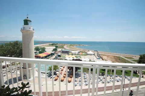 Lighthouse apartments - Red ladybug