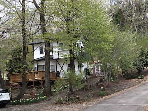 A quiet space with forest bathing, a wood-burning stove, and a sauna