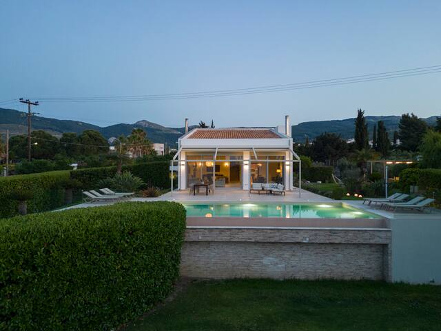 Phillyrėa Luxury Villas•Superior Dåphne 4 bedrooms gallery image 2