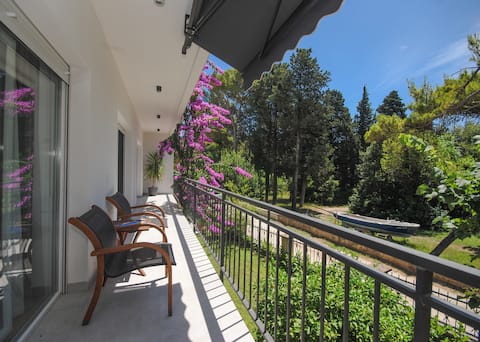 Top Airbnb: Park view apartment close to the beach in Grad Kaštela
