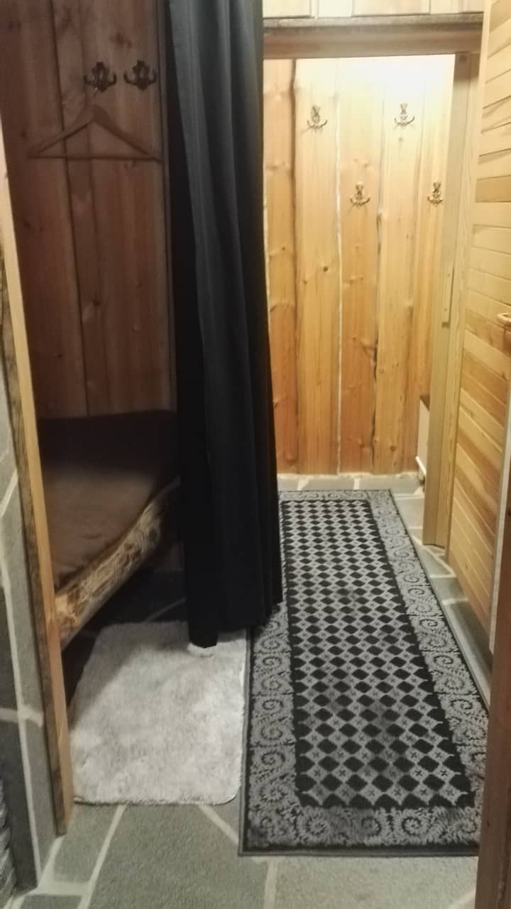 Couloir et dressing devant la salle de bain