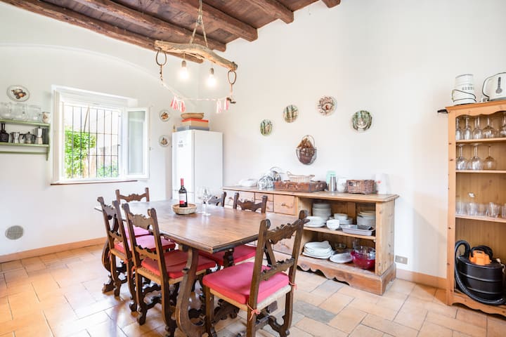 Entire home with 2 bedrooms in Lake Como - Bright APT surrounded by greenery with parking!