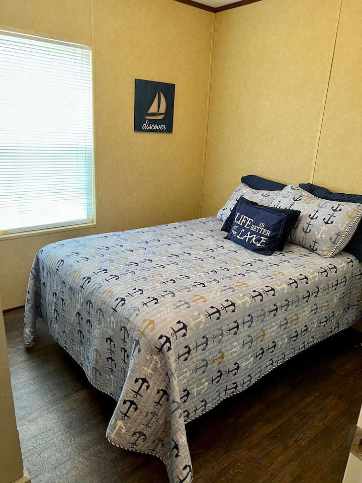 غرفة نوم ثانية ، سرير كامل