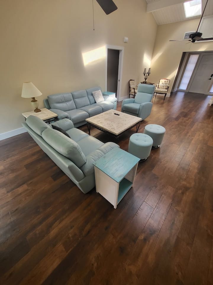 Cheerful 4-bedroom Villa With Heated Pool. - Sarasota, FL