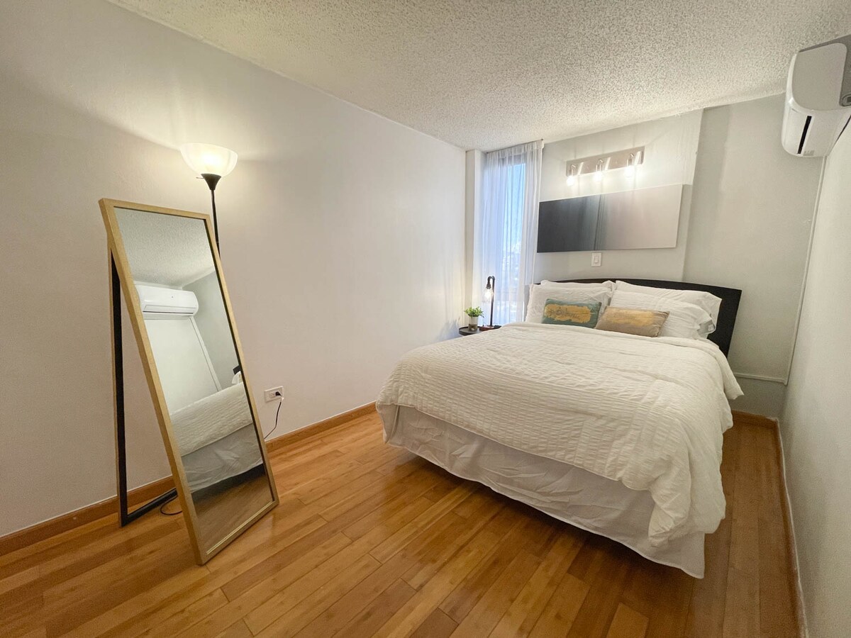 Изглед към спалнята от входа 